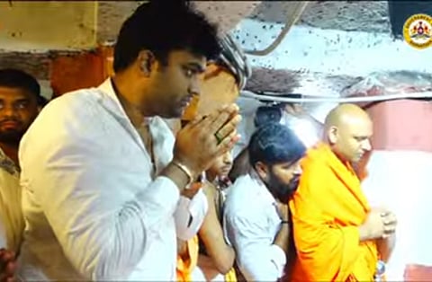 ನಿಖಿಲ್ ಕುಮಾರಸ್ವಾಮಿ ಗೆಲುವಾಗಲಿ ಎಂದು ವಿಶೇಷ ಪ್ರಾರ್ಥನೆ:ಡಾ.ಸೂರಜ್ ರೇವಣ್ಣ
