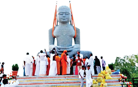 ವೈಭವದಿಂದ ಶೀತಲನಾಥ ತೀರ್ಥಂಕರ ಮೂರ್ತಿ ಪ್ರತಿಷ್ಠಾಪನೆ