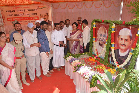 ರಾಷ್ಟ್ರಪಿತ ಮಹಾತ್ಮ ಗಾಂಧೀಜಿ ಮೌಲ್ಯಗಳನ್ನು ಅಳವಡಿಸಿಕೊಳ್ಳೋಣ