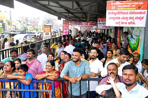 ಹಾಸನಾಂಬ ದರ್ಶನದ ಲಕ್ಷಾಂತರ ಪಾಸುಗಳು ಬೇಕಾಬಿಟ್ಟಿ ಹಂಚಿಕೆ