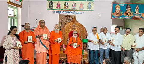 ಕಾಲ ಜ್ಞಾನ ಪುಸ್ತಕ ಬಿಡುಗಡೆ ಮಾಡಿದ ರಂಭಾಪುರಿ ಶ್ರೀಗಳು