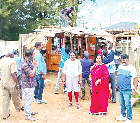 ಅನಧಿಕೃತ ಶೆಡ್ ತೆರವು