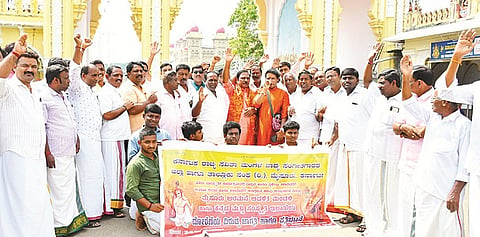 Artists neglected during Dasara Protest in Mysore