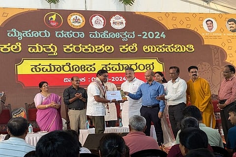 Award to Rupesh Nanaiah at Mysore Dussehra
