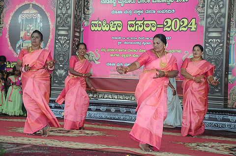 Colorful curtain for women's Dasara