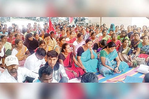 Devadurga Anganawadi workers protes