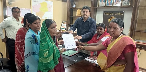 GRAM PANCYATI JAGIR VENTAPUR SUBMIT MEEMONDRUM TO ZP CEO (1)