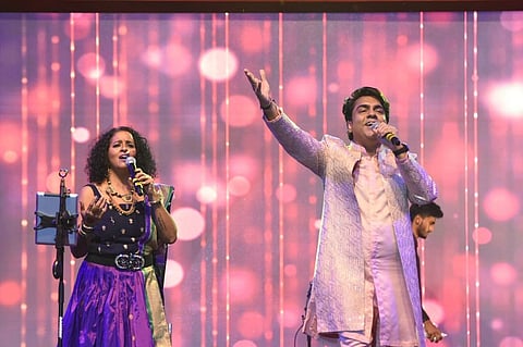 Hansika-Vipin singing charm at the palace