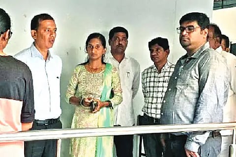 Honnali, Hostel, Collector, Visit,