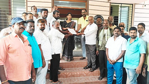 Konanahalli villagers protest Mandya