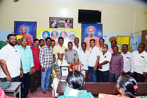Poojya Tontad Shiddhaling Mahaswamigalavar Punyasmarane Hagu Sahitigalige Sanman News Photo2