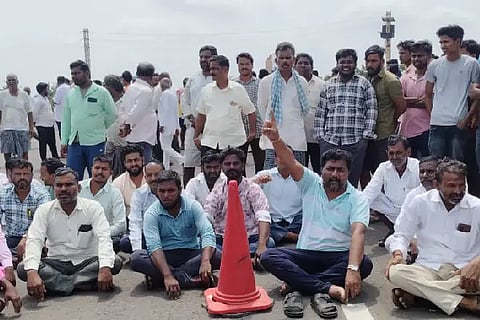 Road Accident, Death, Highway Blockage, Basavanbagewadi, Managuli, National Highway,