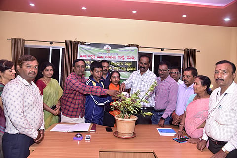 Science material display Mandya