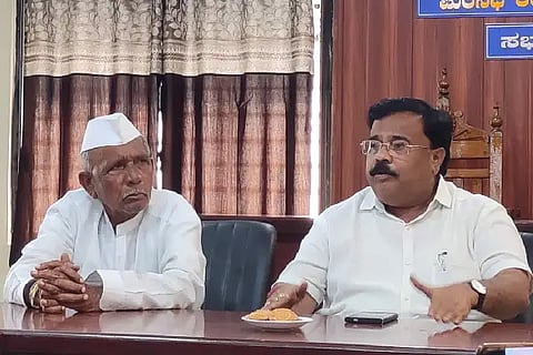 Sindagi Municipal Council, Encroachment, BJP, Satyagraha, Shantaveer Biradar, Shed, District Collector,