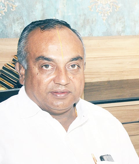 ಮುಖ್ಯಮಂತ್ರಿ ಮುಂದಿಟ್ಟುಕೊಂಡು ಇತರರು ರಕ್ಷಣೆ