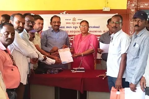 The objective is to provide solutions to the problems of teachers