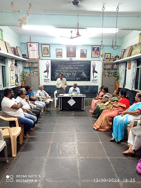 Yoga Vidyalayagalind Deshad Sabalikaran Sadhy News Photo (1)