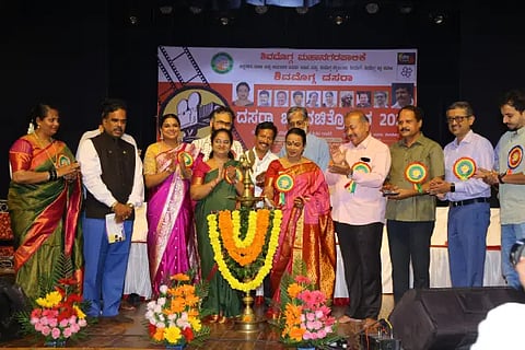 dasara cinimostava