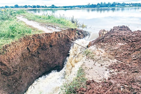 lake of Kuremaganahalli burst due to rain