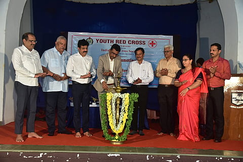 mng-15oct-red cross
