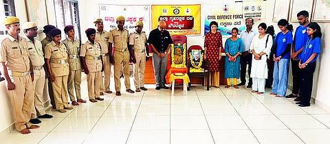 mng--2 Oct Home guard gandhi