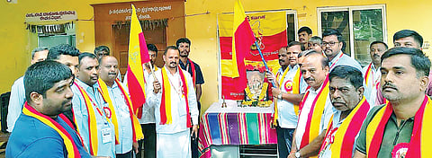 ಮಲೆಮಹದೇಶ್ವರ ಬೆಟ್ಟದ ಪ್ರಾಧಿಕಾರದ ಕಚೇರಿಯಲ್ಲಿ ಕನ್ನಡ ರಾಜ್ಯೋತ್ಸವವನ್ನು ಆಚರಿಸಲಾಯಿತು. ಎ.ಈ ರಘು, ಚಂದ್ರುಶೇಖರ್, ಸೆಲ್ವ ಗಣಪತಿ, ರವೀಂದ್ರ, ಮಹೇಶ್‌ಕುಮಾರ್ ಇತರರು ಇದ್ದರು.