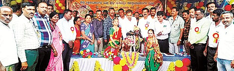 ಕೆ.ಆರ್.ನಗರ ತಾಲೂಕಿನ ಕಾಳೇನಹಳ್ಳಿಯ ಆದರ್ಶ ಶಾಲೆಯಲ್ಲಿ ಆಯೋಜಿಸಿದ್ದ ಕಾರ್ಯಕ್ರಮವನ್ನು ಶಾಸಕ ಡಿ.ರವಿಶಂಕರ್ ಉದ್ಘಾಟಿಸಿದರು. ಆರ್.ಕೃಷ್ಣಪ್ಪ, ಕೆ.ಪಿ.ಜಗದೀಶ್, ಡಾ.ಡಿ.ನಟರಾಜು, ಸಿಡಿಪಿಒ ಸಿ.ಎಂ.ಅಣ್ಣಯ್ಯ ಇತರರಿದ್ದರು.
