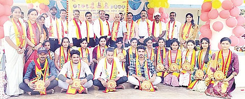 ಎಚ್.ಡಿ.ಕೋಟೆ ಪಟ್ಟಣದ ಶ್ರೀ ಆದಿಚುಂಚನಗಿರಿ ಪದವಿ ಕಾಲೇಜಿನಲ್ಲಿ ಕನ್ನಡ ರಾಜ್ಯೋತ್ಸವ ಕಾರ್ಯಕ್ರಮ ಆಯೋಜಿಸಲಾಗಿತ್ತು.