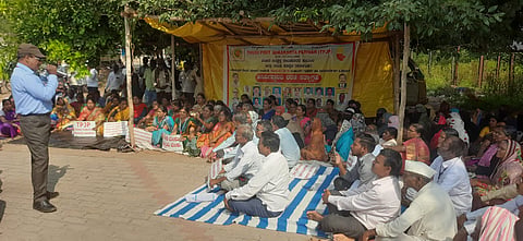 district koppal bank depositers protest