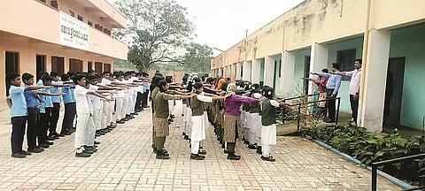 ಬನ್ನಿಕುಪ್ಪೆಯ  ಸರ್ಕಾರಿ ಪ್ರೌಢಶಾಲೆಯಲ್ಲಿ ಆಯೋಜಿಸಿದ್ದ ಕಾರ್ಯಕ್ರಮದಲ್ಲಿ ಮಕ್ಕಳಿಗೆ ಪ್ರತಿಜ್ಞಾವಿಧಿ ಬೋಧಿಸಲಾಯಿತು. 