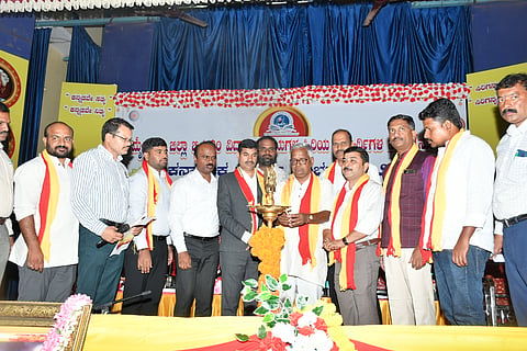 ಮೈಸೂರು ಜಿಲ್ಲಾ ಬಿಸಿಎಂ ವಿದ್ಯಾರ್ಥಿನಿಲಯಗಳ ಹಿರಿಯ ವಿದ್ಯಾರ್ಥಿಗಳ ಸಂಘದ ವತಿಯಿಂದ ‘ಕನ್ನಡ ರಾಜ್ಯೋತ್ಸವ’ ಆಚರಣೆ