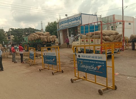district koppal apmc workers work