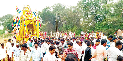 ಉತ್ಸವ ಮೂರ್ತಿ ಮೆರವಣಿಗೆ