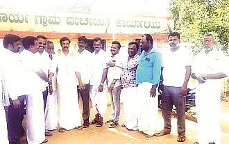 ನಂಜನಗೂಡು ತಾಲೂಕು ಕಾರ್ಯ ಗ್ರಾಪಂ ಸದಸ್ಯರಾಗಿ ಹುಚ್ಚಪ್ಪ ಅವಿರೋಧವಾಗಿ ಆಯ್ಕೆಯಾದರು. ಬಸವಣ್ಣ, ದಿನೇಶ್, ಉಮೇಶ್, ಯೋಗೇಂದ್ರ, ಪ್ರಭುಸ್ವಾಮಿ, ರಮೇಶ್, ಕಾರಾಪುರ ಕುಮಾರ್, ಶಿವಸ್ವಾಮಿ ಇದ್ದರು