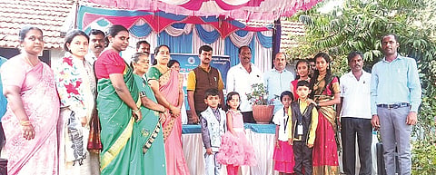 ಬೆಟ್ಟದಪುರದ ಸರ್ಕಾರಿ ಕಿರಿಯ ಪ್ರಾಥಮಿಕ ಶಾಲೆಯಲ್ಲಿ ಆಯೋಜಿಸಿದ್ದ ಮಕ್ಕಳ ಗ್ರಾಮ ಸಭೆಯನ್ನು ಗಣ್ಯರು ಉದ್ಘಾಟಿಸಿದರು. ರಾಜಶೇಖರ್, ಮಂಜುನಾಥ್, ಪ್ರಶಾಂತ್, ಲಕ್ಷ್ಮೀ, ಪಾಂಡು, ಶ್ರೀನಿಧಿ, ದೇವರಾಜ್, ದೀಪು, ಮುಬೀನಾ, ಮೈಲಾರಿ ಇದ್ದರು.