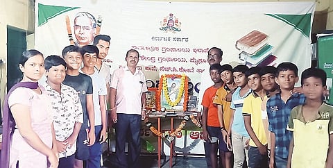 ಸರಗೂರು ಪಟ್ಟಣದ ಗ್ರಂಥಾಲಯದಲ್ಲಿ ಕನಕದಾಸರ ಜಯಂತಿಯನ್ನು ಸರಳವಾಗಿ ಆಚರಿಸಲಾಯಿತು. 