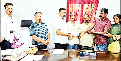 6 ಕುಟುಂಬಗಳಿಗೆ ಪರಿಹಾರ ವಿತರಣೆ
