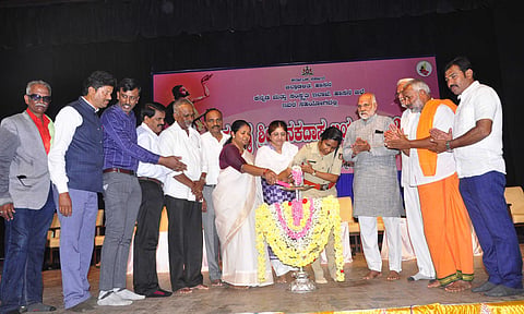 ಕನಕದಾಸರ ತತ್ವ ಆದರ್ಶಗಳನ್ನ ನಾವೆಲ್ಲರೂ ಅಳವಡಿಸಿಕೊಳ್ಳಬೇಕು:ಕೆ.ಟಿ. ಶಾಂತಲಾ