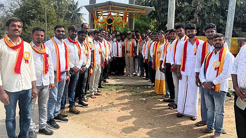 ಬೆಟ್ಟದಪುರ ಸೆಸ್ಕ್ ವತಿಯಿಂದ ಇಲ್ಲಿನ ಕುವೆಂಪು ವೃತ್ತದಲ್ಲಿ 69ನೇ ಕನ್ನಡ ರಾಜ್ಯೋತ್ಸವ ಆಚರಿಸಲಾಯಿತು. ಪ್ರಶಾಂತ್ ಕುಮಾರ್, ಸಿಬ್ಬಂದಿ ರವಿ, ಹರವೇಗೌಡರು, ನವೀನ್ ಕುಮಾರ್, ಭೋಜೇಶ್, ಸಲೀಮ್, ಶೇಖರ್ ಇತರರು ಇದ್ದರು.