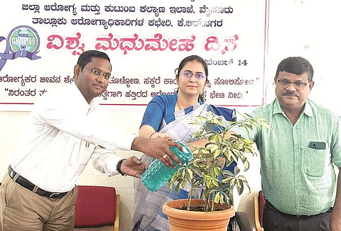 ಕೆ.ಆರ್.ನಗರದ ತಾಲೂಕು ಕಚೇರಿ ಸಭಾಂಗಣದಲ್ಲಿ ಆಯೋಜಿಸಿದ್ದ ಕಾರ್ಯಕ್ರಮವನ್ನು ಕಲ್ಪಶ್ರೀ ಉದ್ಘಾಟಿಸಿದರು. ಜಿ.ಸುರೇಂದ್ರಮೂರ್ತಿ, ಡಾ.ಡಿ.ನಟರಾಜ್ ಇದ್ದರು.