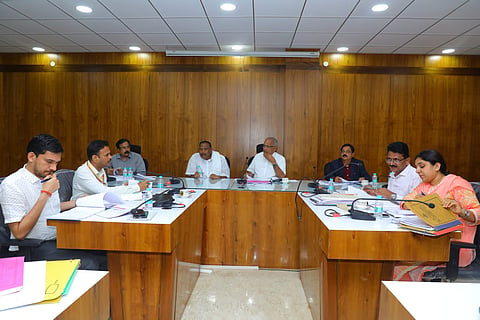 ಕೊಳವೆ ಬಾವಿಗಳಿಗೆ ವಿದ್ಯುತ್ ಸಂಪರ್ಕ ಕಲ್ಪಿಸಲು ಅಧಿಕಾರಿಗಳಿಗೆ ಸೂಚನೆ
