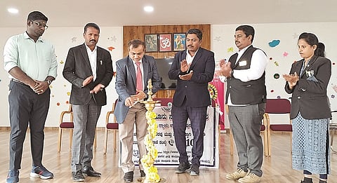 ಚನ್ನರಾಯಪಟ್ಟಣದ ರಾಧಾಕೃಷ್ಣ ವಿದ್ಯಾ ಶಾಲೆಯಲ್ಲಿ ಆಯೋಜಿಸಿದ್ದ ಕಾರ್ಯಕ್ರಮವನ್ನು ವಿ.ಎನ್.ಜಗದೀಶ್ ಉದ್ಘಾಟಿಸಿದರು.   ಕಾರ್ತಿಕ್ ಸೆಲ್ವರಾಜು, ಕೆ.ಎನ್.ಸುಂದರ್‌ರಾಜು, ಎ.ಡಿ.ಕುಮಾರ್, ಬಿ.ವಿ.ವಿಜಯ್, ಅನಿಲ್ ಇದ್ದರು.