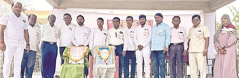 ಕಮಲನಗರದ ಸರ್ಕಾರಿ ಪ್ರಾಥಮಿಕ ಶಾಲೆ ಆವರಣದಲ್ಲಿ ಮಂಗಳವಾರ ಕ್ಲಸ್ಟರ್ ಮಟ್ಟದ ಪ್ರತಿಭಾ ಕಾರಂಜಿ ಕಾರ್ಯಕ್ರಮ ನಡೆಯಿತು. ಸರ್ಕಾರಿ ನೌಕರ ಸಂಘದ ಔರಾದ್ ತಾಲೂಕು ಅಧ್ಯಕ್ಷ ಪಂಢರಿ ಆಡೆ, ಡಾ.ಎಸ್.ಎಸ್.ಮೈನಾಳೆ, ಪ್ರಶಾಂತ ಮಠಪತಿ, ಬಸವರಾಜ ಪಾಟೀಲ್, ನಾಗೇಶ ಸಂಗಮೆ, ವಿದ್ಯಾಸಾಗರ ಪಾಂಚವರೆ, ಶಾಂತಕುಮಾರ ಗುಡಮೆ, ವಿಜಯಕುಮಾರ ನುದನೂರೆ, ಆಶಾಬಿ ಮುಜಾವರ್ ಇತರರಿದ್ದರು.