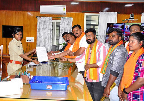 ಜಿಲ್ಲೆಯಲ್ಲಿ ಕಾನೂನು ಸುವ್ಯವಸ್ಥೆ ಬಗ್ಗೆ ಮುಂಜಾಗ್ರತೆ ವಹಿಸಿ;:ಮನವಿ
