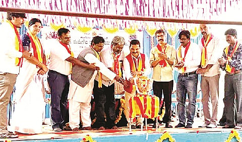 ಹೊಳೆನರಸೀಪುರ ತಾಲೂಕಿನ ಪಡವಲಹಿಪ್ಪೆ ಸರ್ಕಾರಿ ಪ್ರಥಮ ದರ್ಜೆ ಕಾಲೇಜಿನಲ್ಲಿ ಆಯೋಜಿಸಿದ್ದ ಕಾರ್ಯಕ್ರಮವನ್ನು ಜಿ.ಡಿ. ನಾರಾಯಣ್ ಉದ್ಘಾಟಿಸಿದರು.