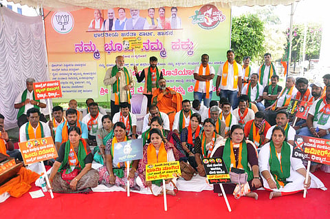 ವಕ್ಫ್ ಕಾಯ್ದೆಯಿಂದ ನಮ್ಮ ಭೂಮಿ ರಕ್ಷಿಸೋಣ:ಬಿಜೆಪಿಯಿಂದ ಪ್ರತಿಭಟನೆ
