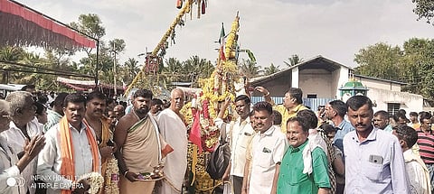 ದೇವಿತಂದ್ರೆ ಗ್ರಾಮದಲ್ಲಿ ಶ್ರೀ ಆದಿಶಕ್ತಿ ಸಪ್ತ ಮಾತೃಕೆ ದೇವಿರಮ್ಮ ಸಿಡಿ ಉತ್ಸವ ಮಂಗಳವಾರ ವಿಜೃಂಭಣೆಯಿಂದ ನಡೆಯಿತು.