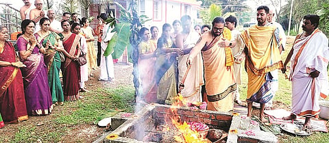 ಕಿಕ್ಕೇರಿ ಹೋಬಳಿಯ ಮಾದಾಪುರ ಕೆಂಕೇರಮ್ಮ ದೇಗುಲದಲ್ಲಿ ಕೆಂಕೇರಮ್ಮ ದೇವಿ ವಾರ್ಷಿಕ ಪೂಜೆ ಅಂಗವಾಗಿ ವಿವಿಧ ಹೋಮ  ನೆರವೇರಿತು. 