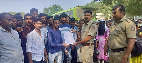 district koppal hanumasagara bus problem students protest