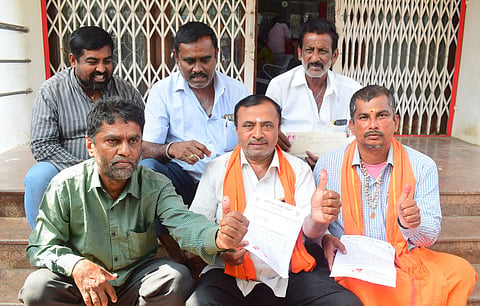 BJP workers write letter in blood Mandya